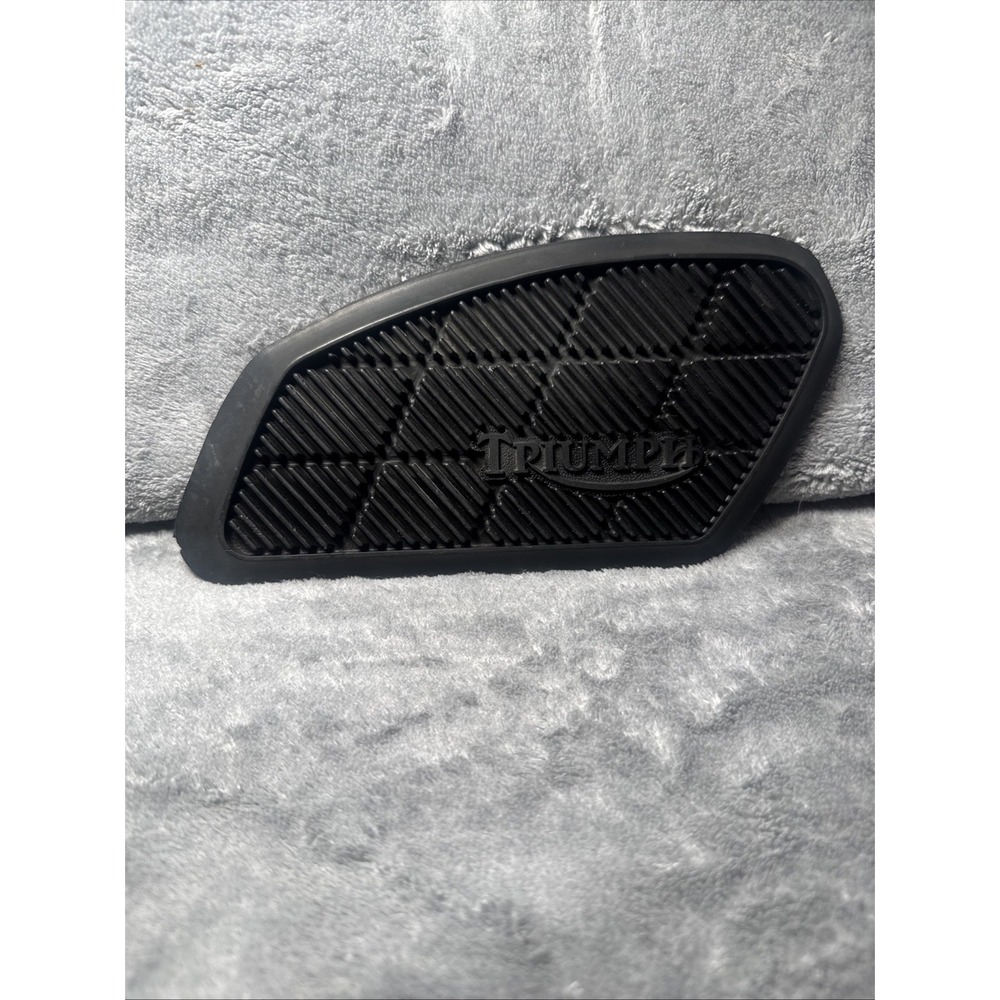 TRIUMPH GAS TANK KNEE PAD RUBBER GRIP